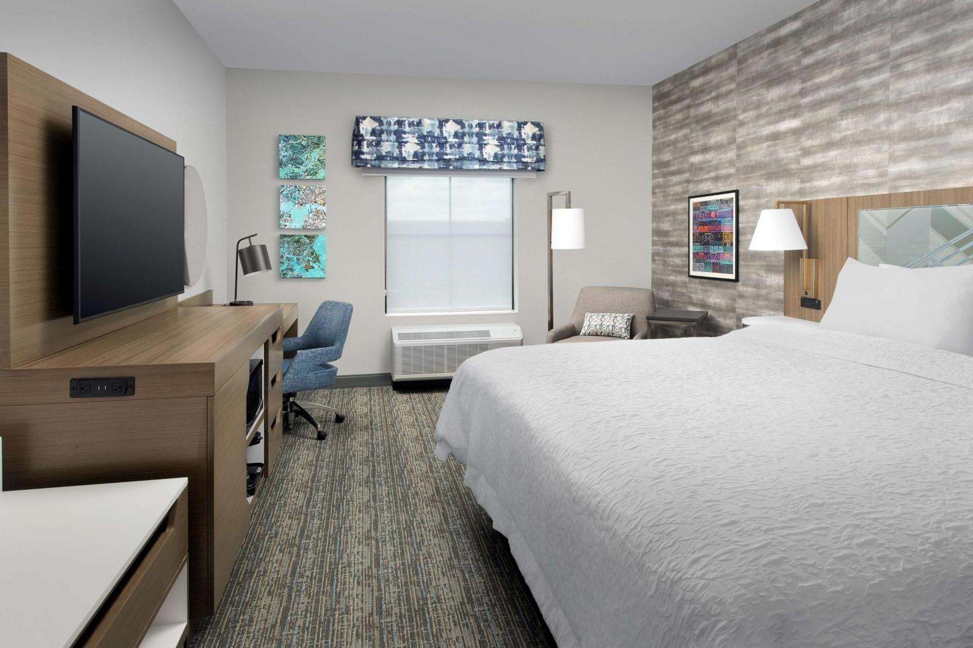 Habitación con cama extragrande.